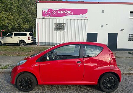 Peugeot 107 , HU 12/2026, Allwetterreifen NEU, Kupplung NEU