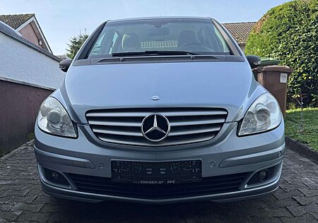 Mercedes-Benz B 200 DAIMLERCHRYSLER*AUTOMATIK*TEILLEDER