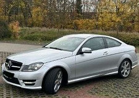 Mercedes-Benz C 180 CGI BlueEfficiency AMG Line TÜV Neu