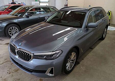 BMW 530 d xDrive Luxury Line LED AHK Navi Leder 8xAl
