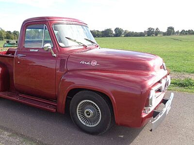 Ford F 100 Pick Up  1/2 Ton Custum Cap