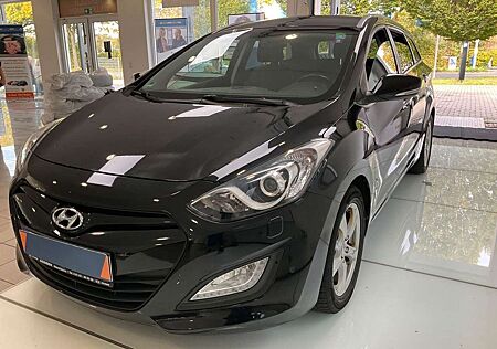 Hyundai i30 1.6 CRDi cw Style Xen/Navi/1.Hand