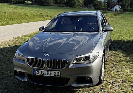 BMW 520d 520 M-Paket unzähligen Extras Headup Komport Zug