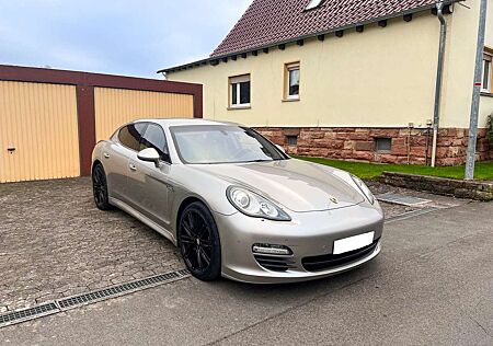 Porsche Panamera 4