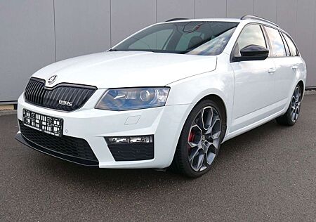 Skoda Octavia Combi RS 4x4 NAVI/BIXENON/PDC/CARPLAY