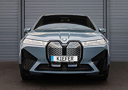 BMW iX M60/LASER/360/B&W/HUD/ACC/SoftClose/4xSHZ/R22