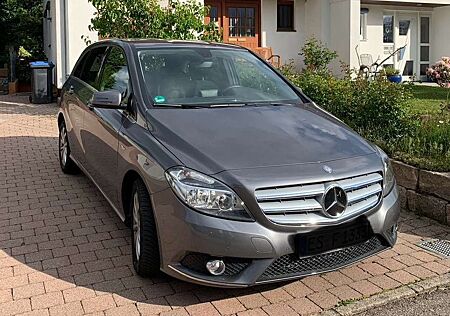 Mercedes-Benz B 180 (BlueEFFICIENCY) 7G-DCT