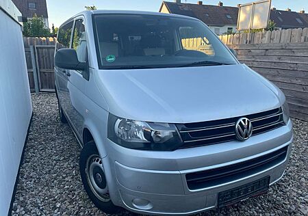 VW T5 Multivan Volkswagen Startline / 2.0L / 7 Sitzer