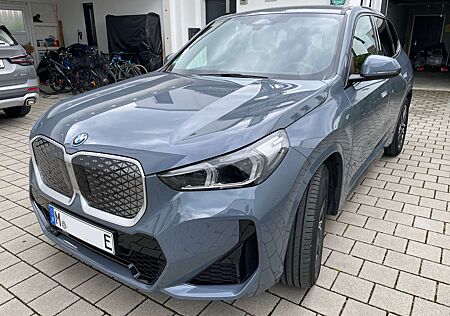 BMW iX1 eDrive20 M Sportpaket, AHK, Komfortzugang