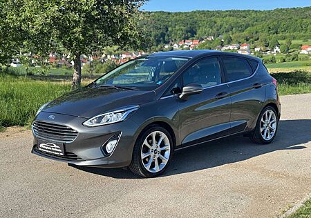 Ford Fiesta Titanium VOLL SCHECKHEFT! TOP ZUSTAND!