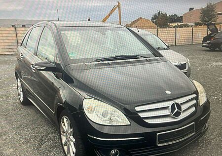 Mercedes-Benz B 200 Benzin 2,0**Sport-Paket**LEDER*ALU*KLIMA*