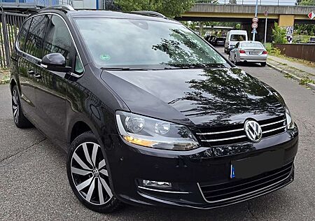 VW Sharan Volkswagen Highline, Vollausstattung, Leder, StHz, Pano, AHK