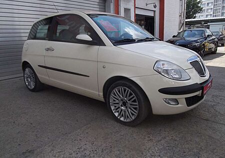 Lancia Ypsilon 1.2 16V Oro