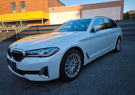 BMW 520 i Luxury Line Laser-Pano-360°-HeadUp-ACC-AHK