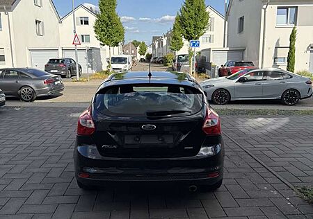 Ford Focus 1.6 EcoBoost SYNC Champions Edition