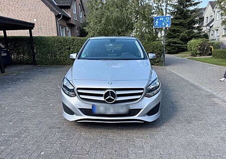 Mercedes-Benz B 180 Mercedes B180 *NAV*PARK*KLM*SHZ*8RFEN*