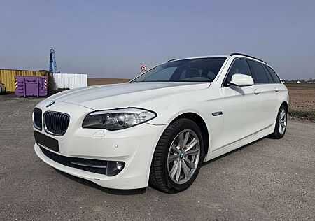 BMW 520 Touring d 2.0 *Vollleder*PDC*Klima*Navi*DAB*