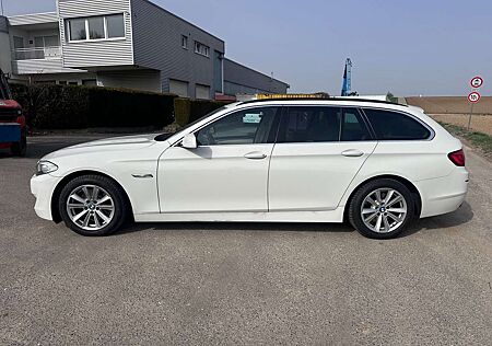 BMW 520 Touring 520 d 2.0 *Vollleder*PDC*Klima*Navi*DAB*