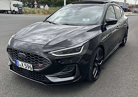 Ford Focus ST X | Pano | B&O | AHK | Winterpaket | Schutzbrie