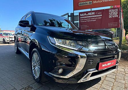 Mitsubishi Outlander PHEV4WD*LED*TEMPO*CAM*PDC*SHZ