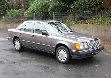 Mercedes-Benz E 260 Autom, Klima, Schiebed. viele Rechnungen