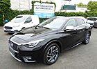 Infiniti Q30 Navi Sitzheizung R-Kamera Alcantara