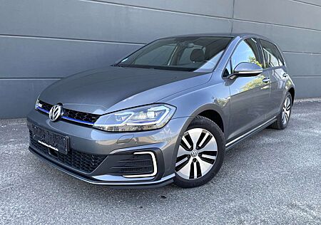 VW Golf GTE Volkswagen 1.4 TSI GTE ACC AHK NAVI LED STANDHEIZUNG SITZHZG.