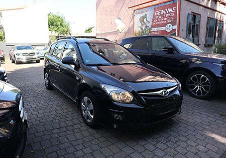 Hyundai i30 CW 1.6 CRDi 66 kW Klima PDC TÜV