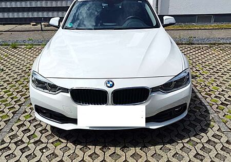 BMW 320i 320 Touring Aut. Advantage