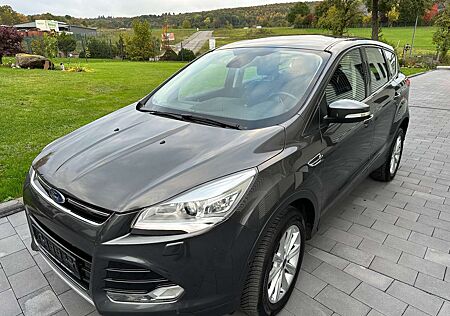 Ford Kuga Titanium 4x4 AHK Kamera Tüv neu