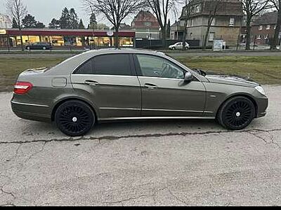 Mercedes-Benz E 220 CDI DPF BlueEFFICIENCY 7G-TRONIC