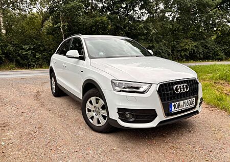 Audi Q3 2.0 TDI quattro S-line AHK Pano Navi Klima