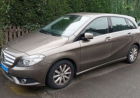 Mercedes-Benz B 180 (BlueEFFICIENCY) 7G-DCT