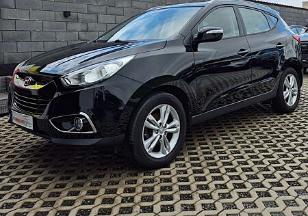 Hyundai ix35 Style 2WD*AHK*LEDER*SHZ -VOR.+HIN.*8-FACH*PDC*ALU