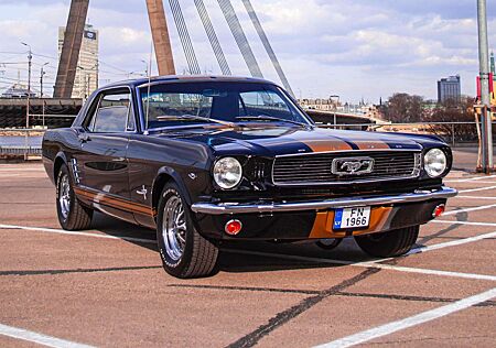 Ford Mustang 289 V8 Hi-Po Coupe