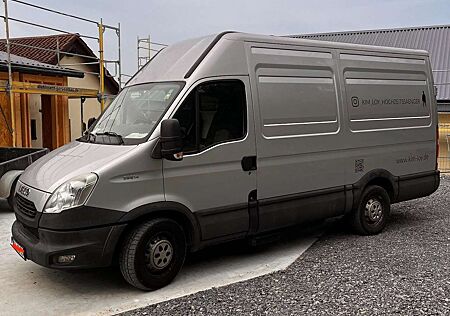 IVECO Daily Einsatzbereit: Transporter(CNG) mit Rückfenster