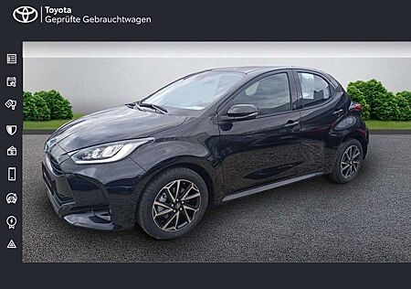 Toyota Yaris Hybrid Teamplayer + Komfort Schwarz/Grau/Rot/Weiss