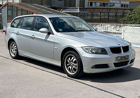 BMW 320 d Touring / AHK / Teilleder