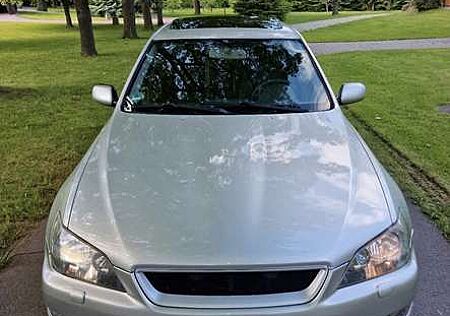 Lexus IS 200