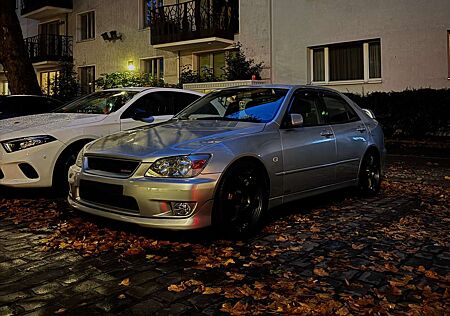 Lexus IS 200