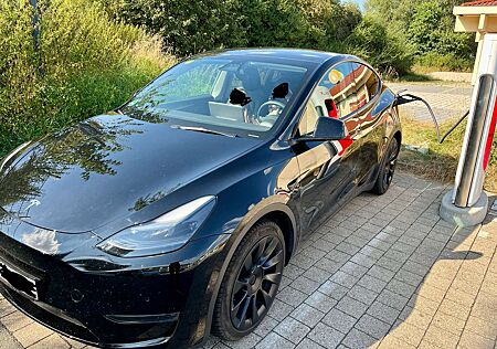 Tesla Model Y Long Range Dual Motor AWD AHK abnehmbar