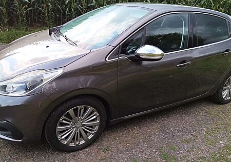 Peugeot 208 Allure Alu Navi PDC Inspektion Zahnriemen neu!