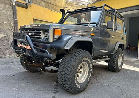 Toyota Land Cruiser HZ J70 LV 4x4 4.2 Turbo