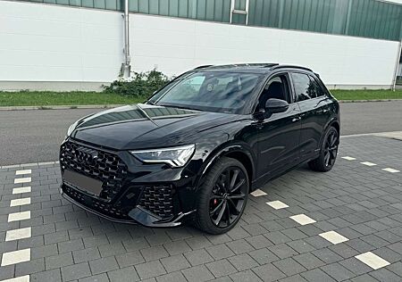 Audi RS Q3 2023 Quattro Black Black voll optionen