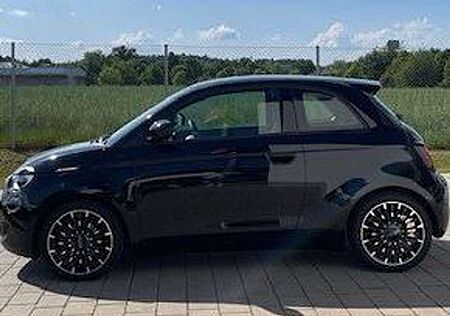 Fiat 500E ICON, 42kWh, Komfort-, Winter-, Parkpaket