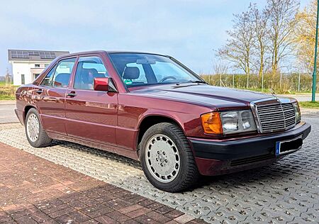 Mercedes-Benz 190 E 1.8 Avantgarde rosso