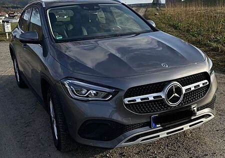 Mercedes-Benz GLA 250 GLA 250e 8G-DCTStyle PlugIn-Hybrid - Rentnerfahrze