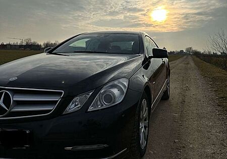 Mercedes-Benz E 200 CGI Coupe BlueEFFICIENCY Automatik Avantgarde