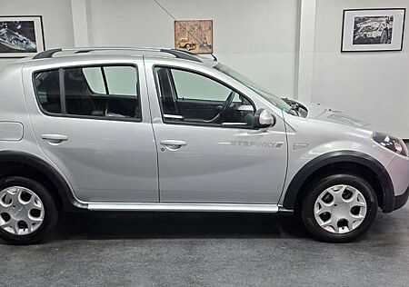 Dacia Sandero 1.6 MPI Stepway 74.000 km TÜV 07/2027