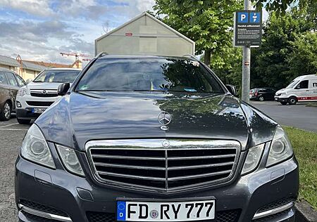 Mercedes-Benz E 220 T CDI DPF BlueEFFICIENCY 7G-TRONIC Avantgarde